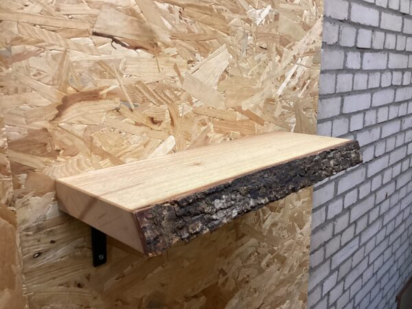 Outlet zwevende boomstam wandplank 50 x +- 19 x 4 cm