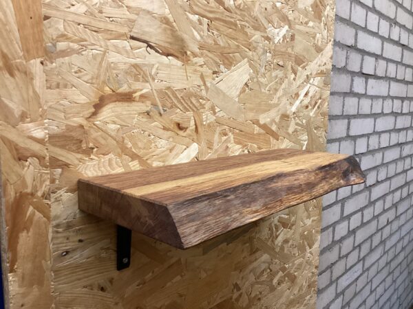 Outlet zwevende boomstam wandplank 50 x +-19 x 4 cm